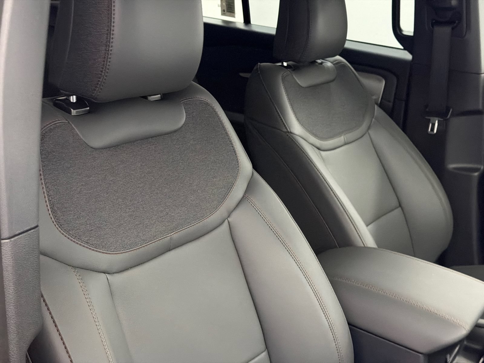 New 2027 Ford Explorer Active w/ Active Comfort Package AWD/4WD image 12