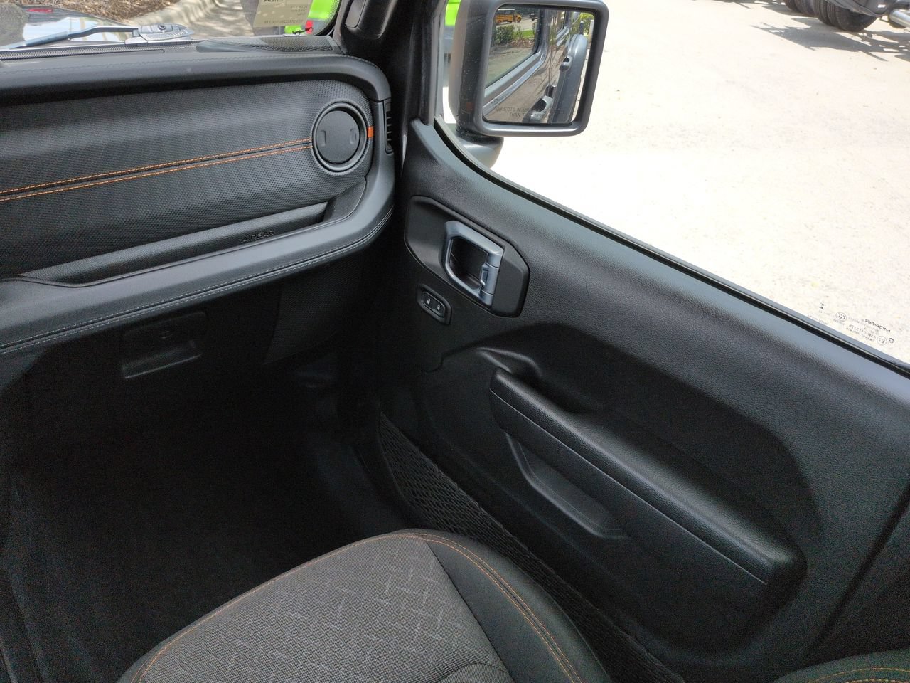 Used 2024 Jeep Gladiator Mojave w/ Technology Group AWD/4WD image 17