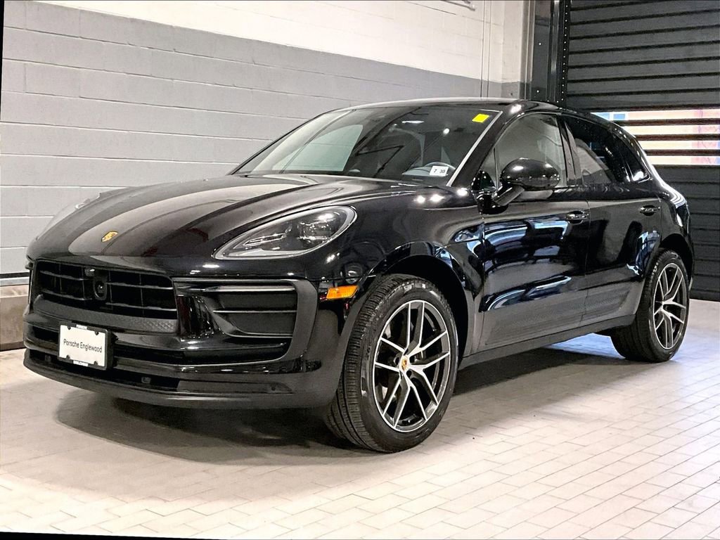 Used 2025 Porsche Macan image 1