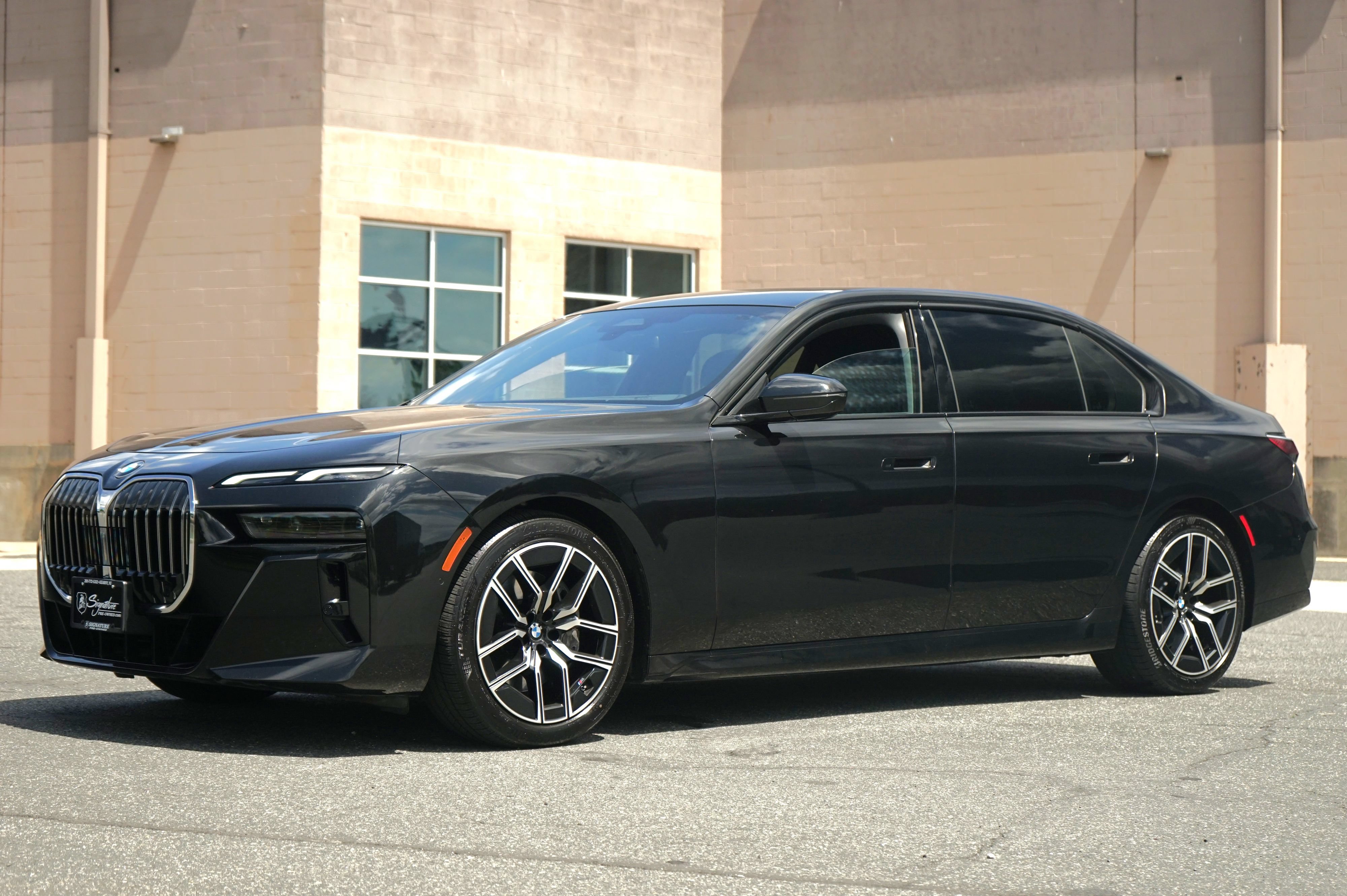 Used 2025 BMW 740i xDrive AWD/4WD image 2