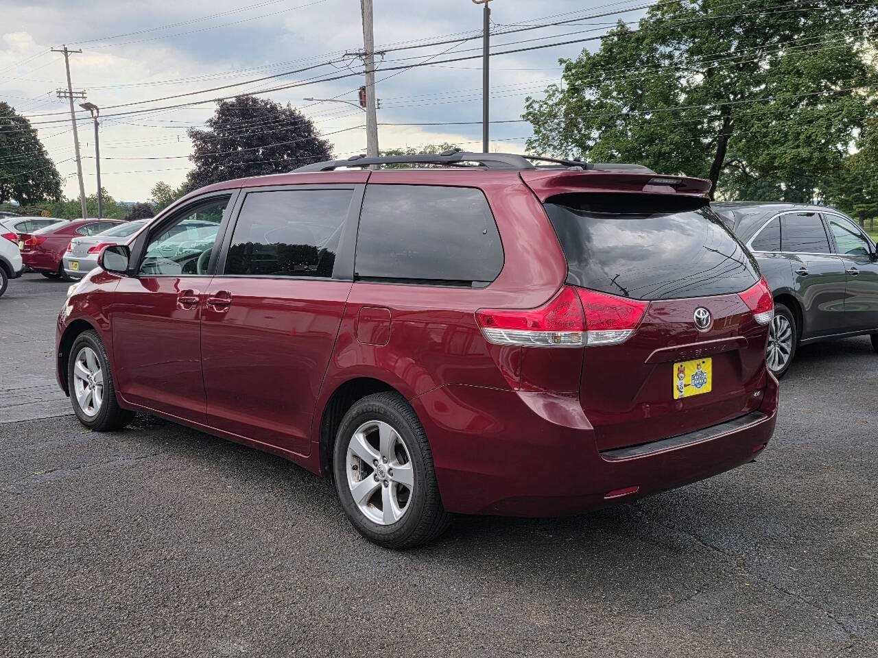 Used 2013 Toyota Sienna LE w/ Towing Pkg FWD image 6