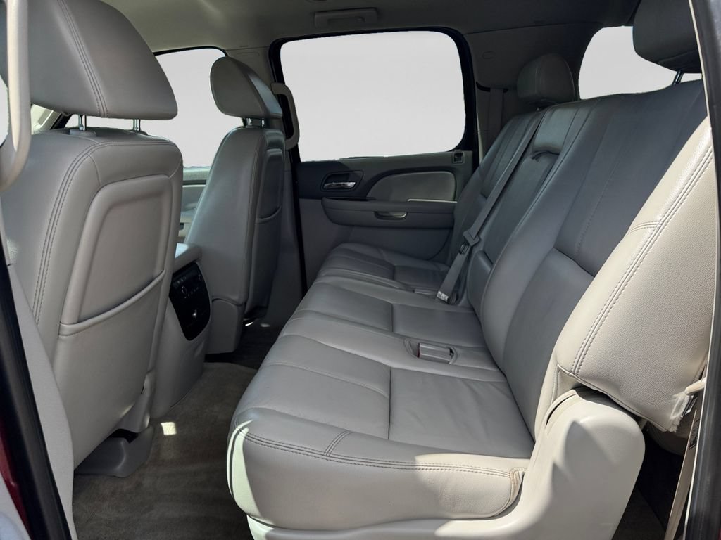 Used 2007 GMC Yukon XL 2500 SLT w/ SLT Preferred Equipment Group AWD/4WD image 13