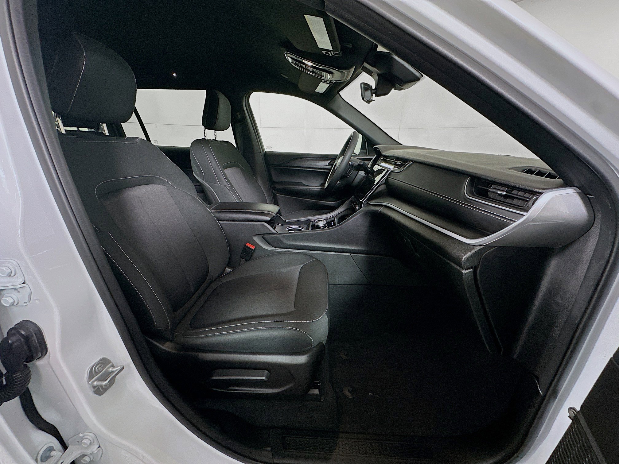 Used 2025 Jeep Grand Cherokee L Laredo image 31