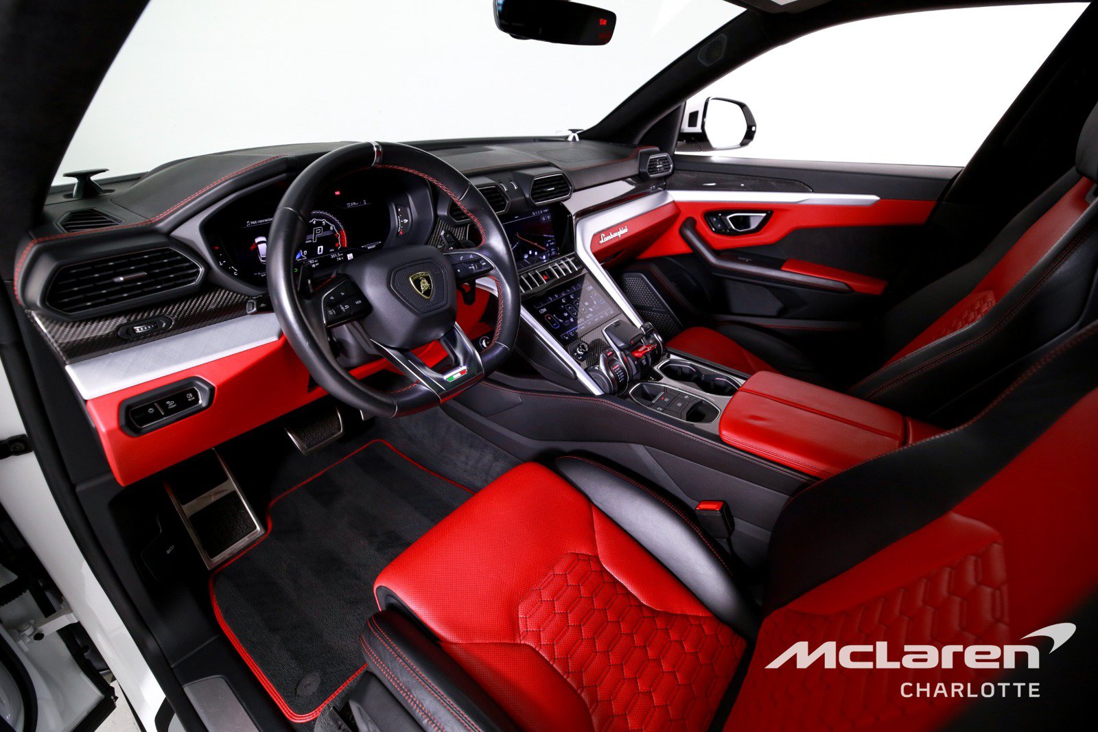 Used 2020 Lamborghini Urus AWD/4WD image 12