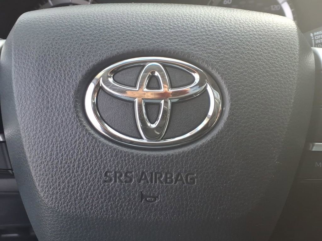 Certified 2024 Toyota Highlander XLE image 13