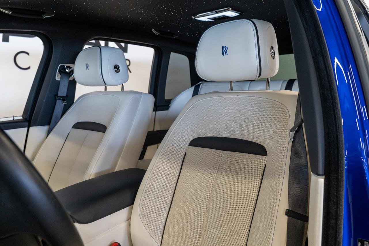 Used 2021 Rolls-Royce Cullinan Black Badge image 4