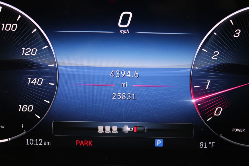 Used 2024 Mercedes-Benz GLC 300 4MATIC image 36