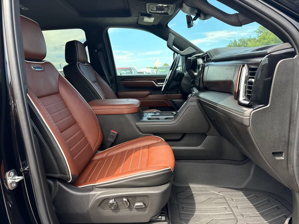 Used 2024 GMC Sierra 3500 Denali Ultimate AWD/4WD image 30