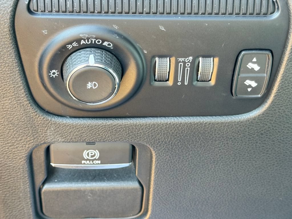 Used 2023 Jeep Wagoneer Series II AWD/4WD image 35