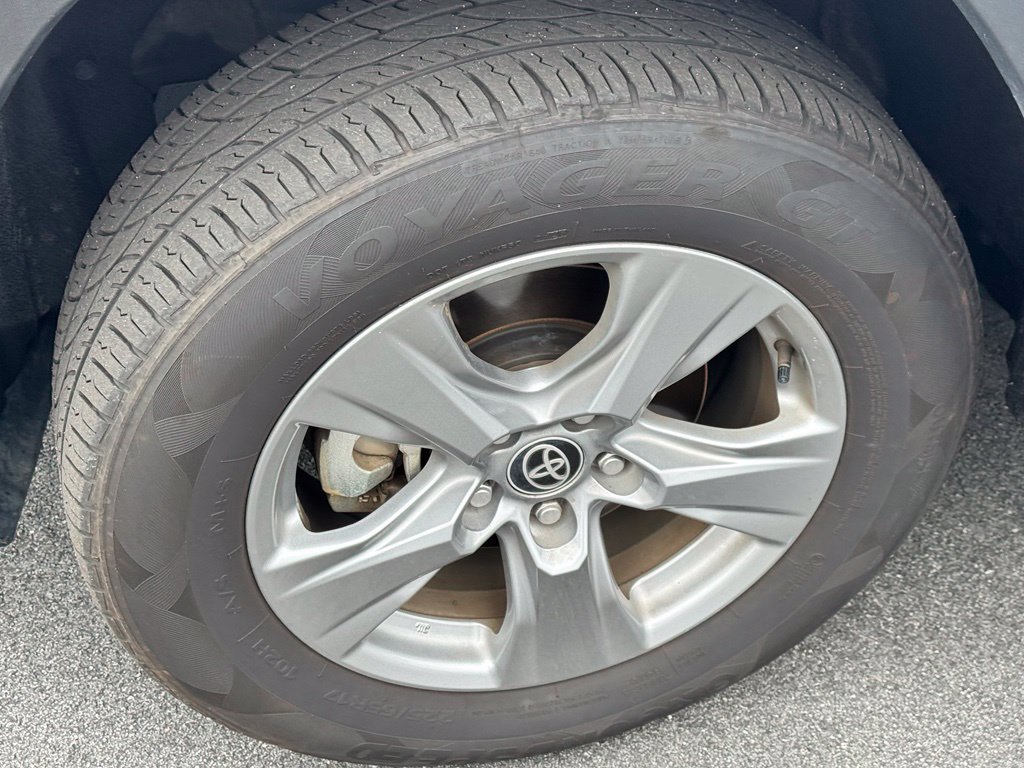 Used 2025 Toyota RAV4 XLE FWD image 36
