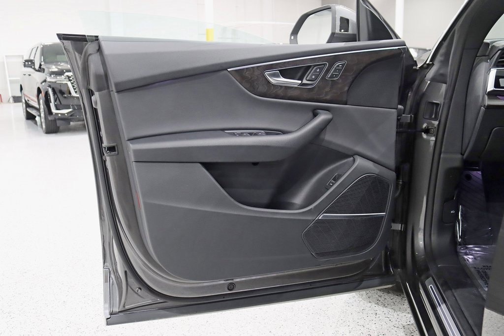 Used 2020 Audi Q8 Premium Plus image 35