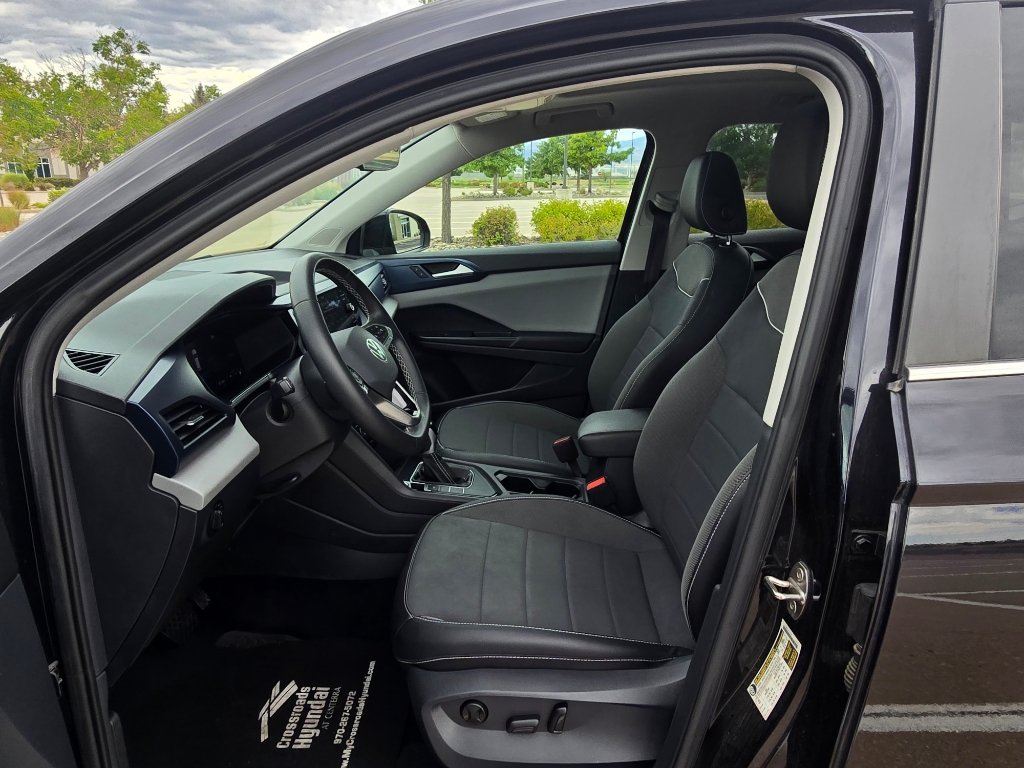 Used 2023 Volkswagen Taos SE w/ Panoramic Sunroof Package FWD image 13