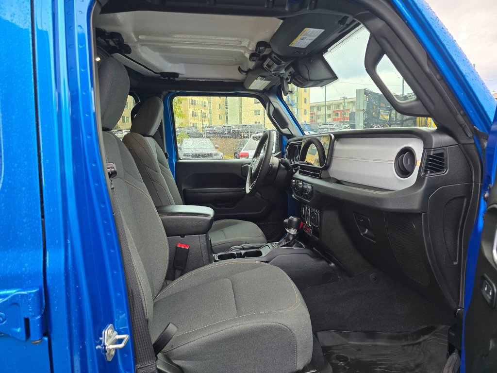Used 2024 Jeep Wrangler Unlimited AWD/4WD image 12