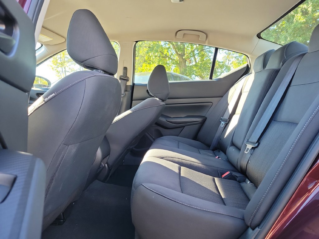 Used 2025 Nissan Altima 2.5 SV FWD image 17