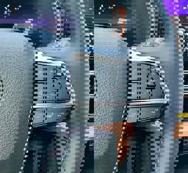 Used 2025 Toyota Highlander Platinum image 24