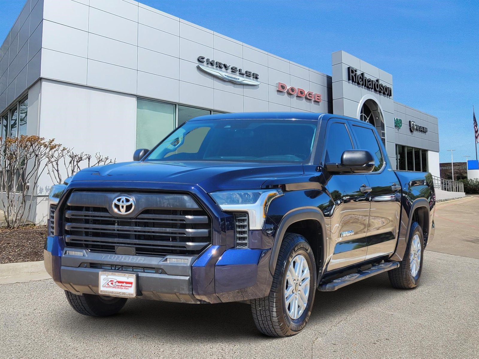 Used 2022 Toyota Tundra SR5 w/ Convenience Package RWD image 2