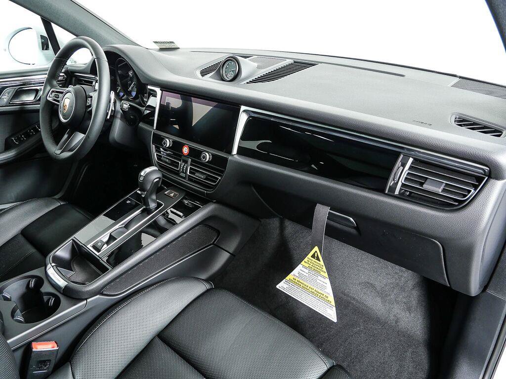 Certified 2026 Porsche Macan Turbo AWD/4WD image 25