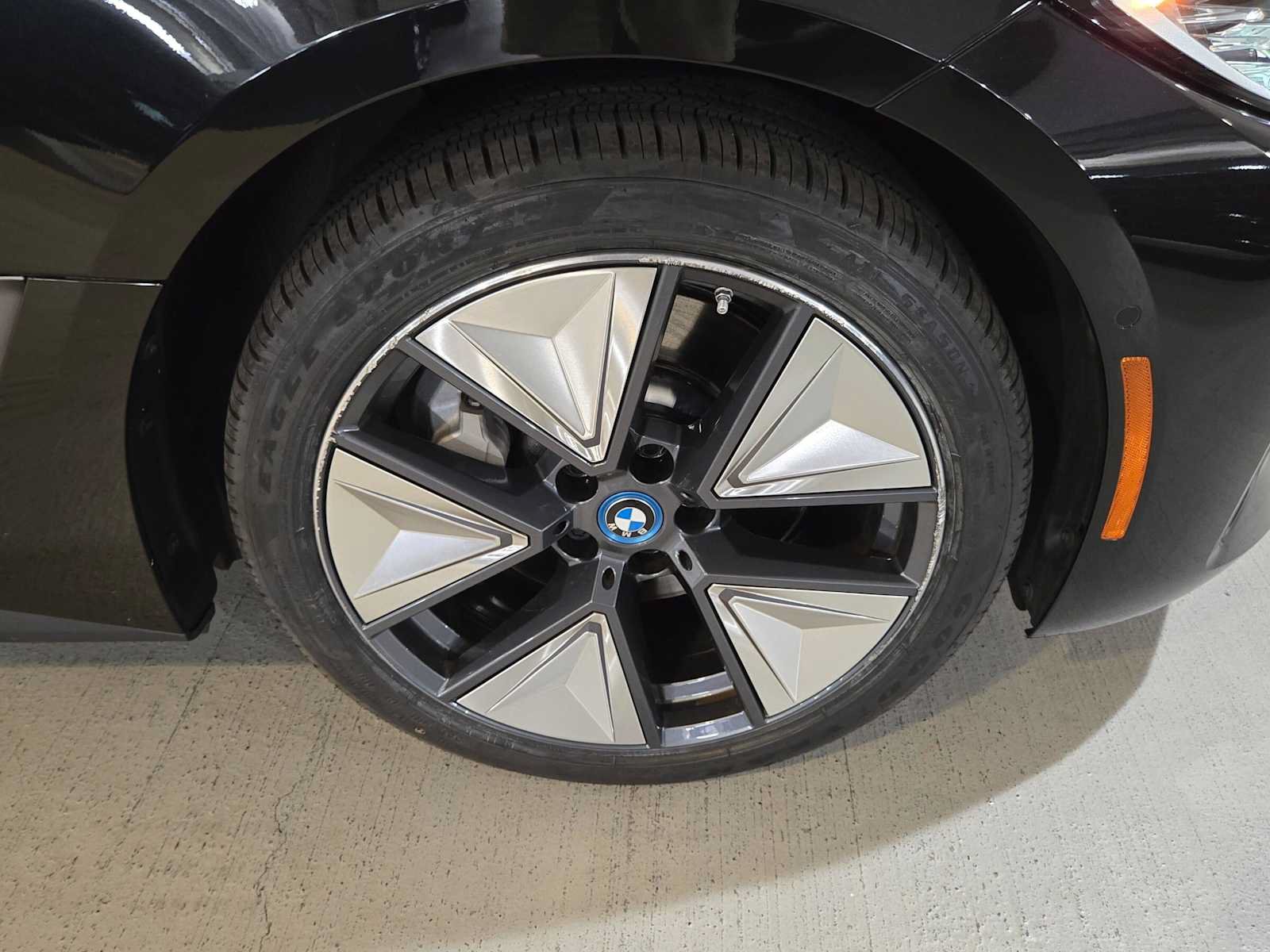 Used 2023 BMW i4 eDrive35 RWD image 9