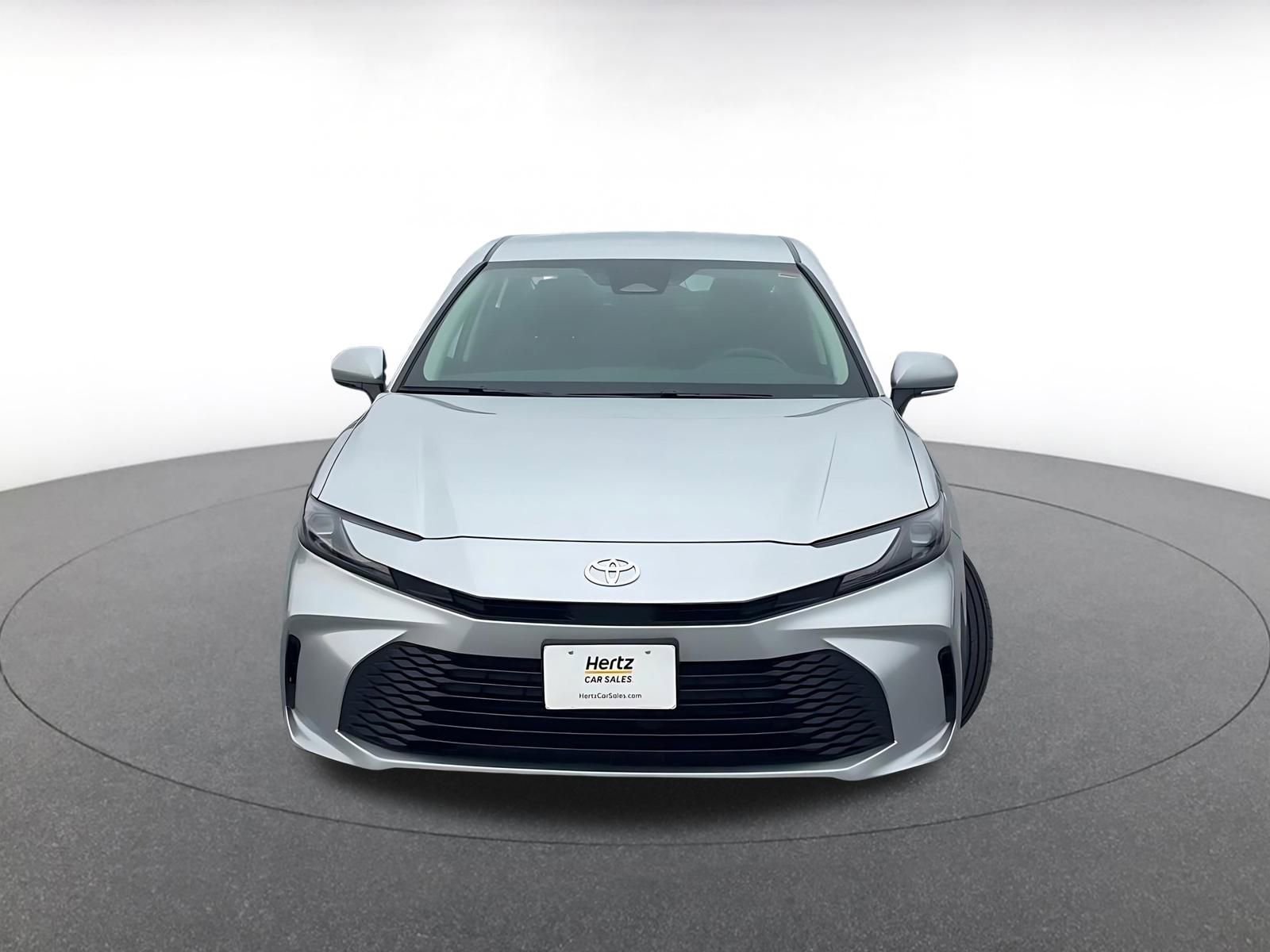 Used 2025 Toyota Camry LE image 4