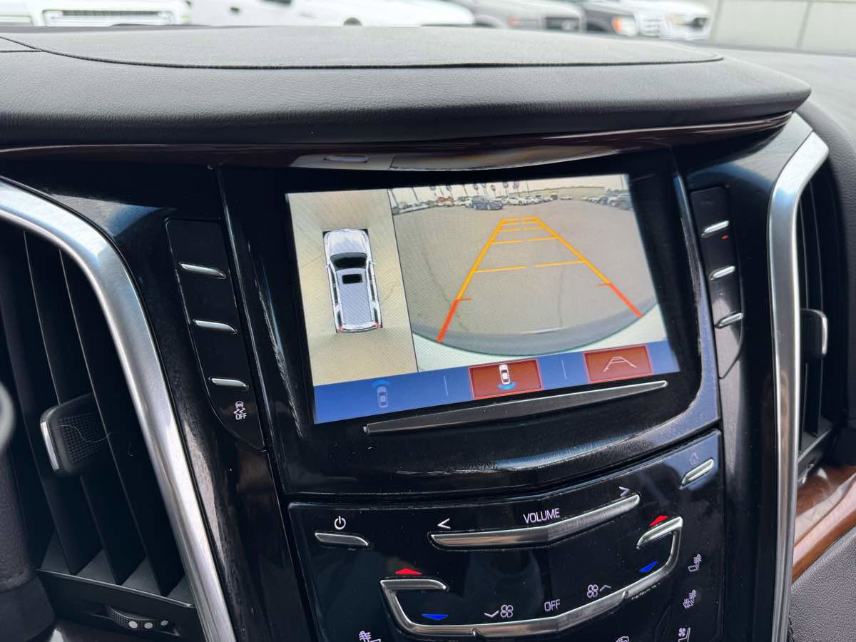 Used 2017 Cadillac Escalade Luxury image 34