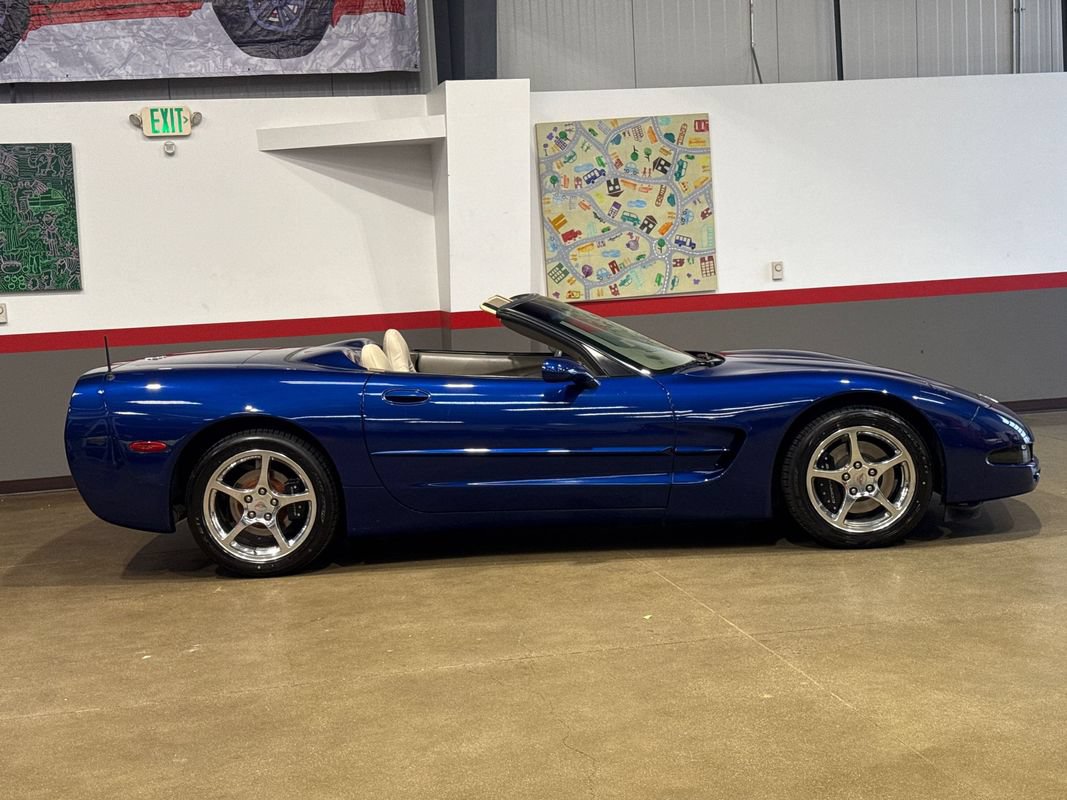 Used 2004 Chevrolet Corvette Convertible w/ Preferred Equipment Group RWD image 4