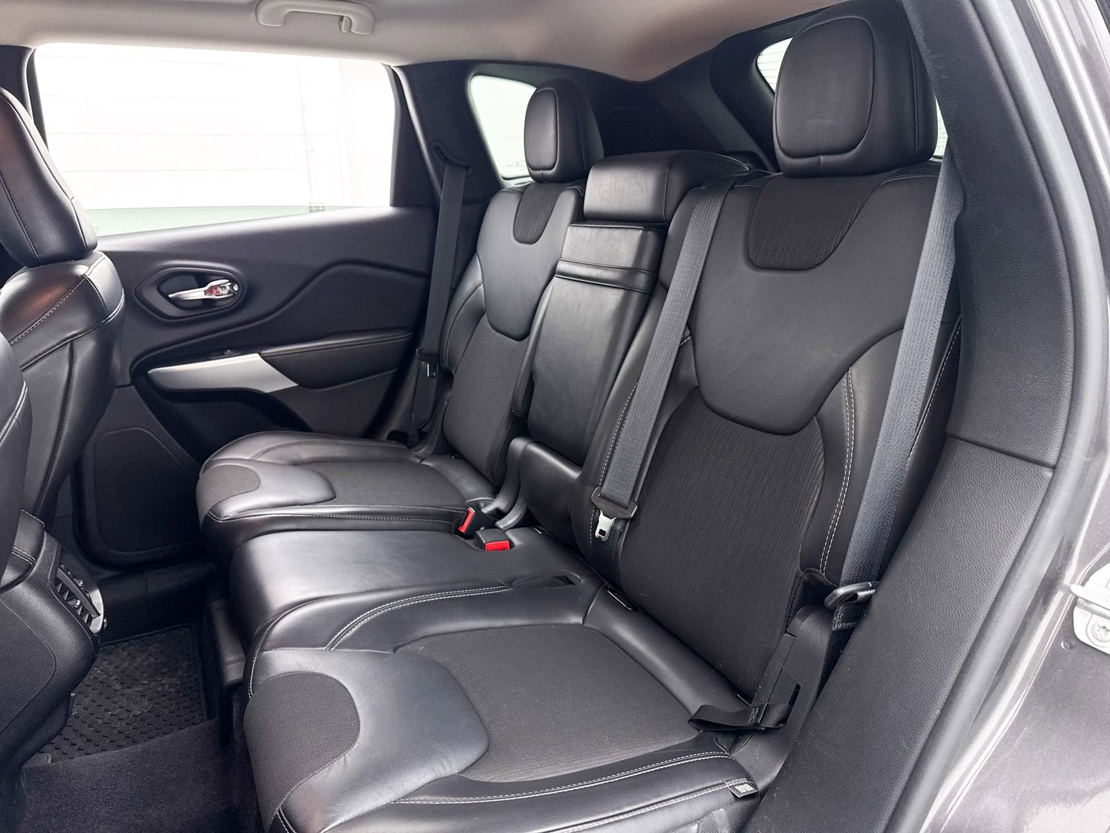 Used 2018 Jeep Cherokee Latitude Plus w/ Cold Weather Group image 26