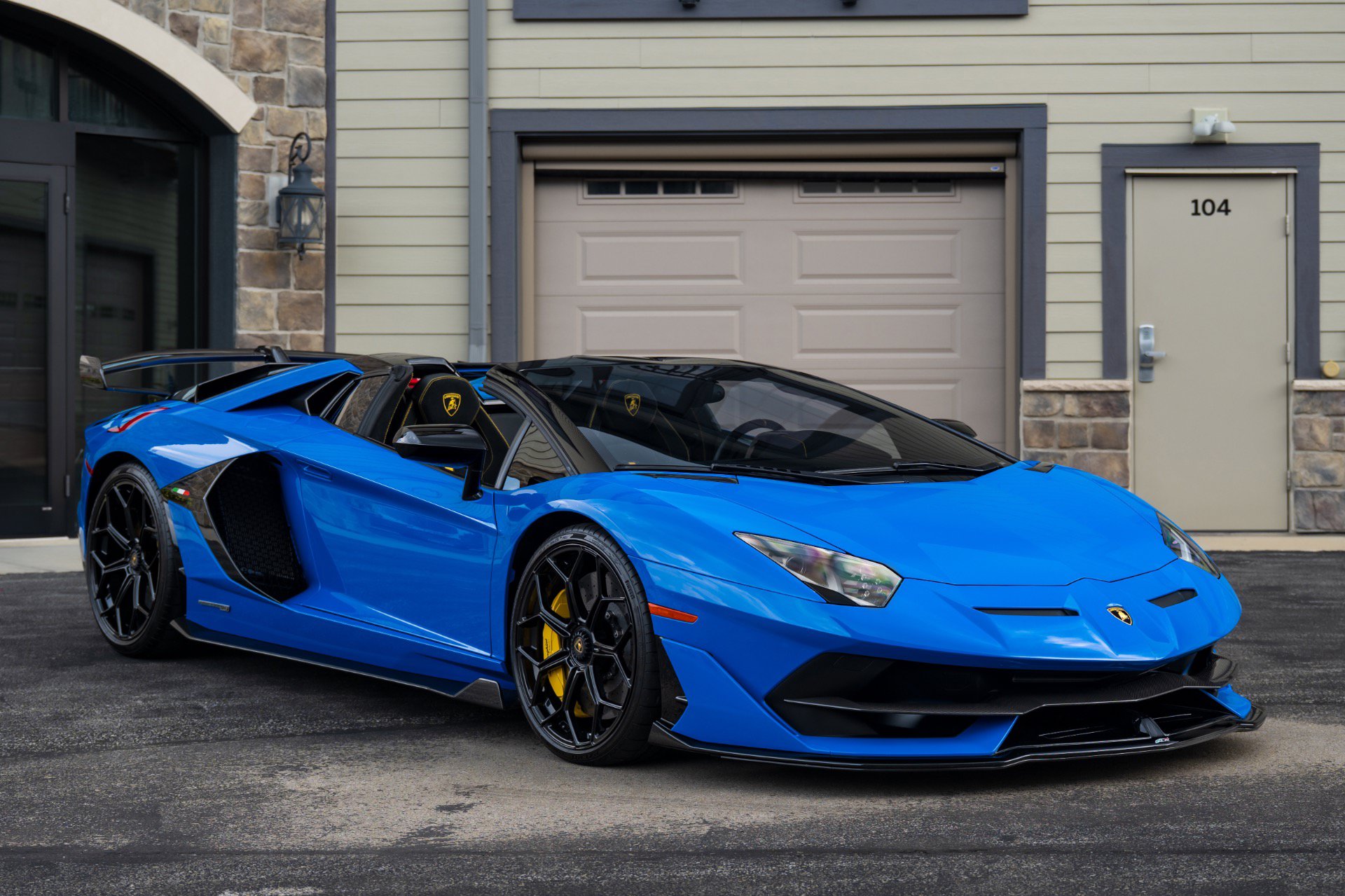 Used 2021 Lamborghini Aventador SVJ AWD/4WD image 14
