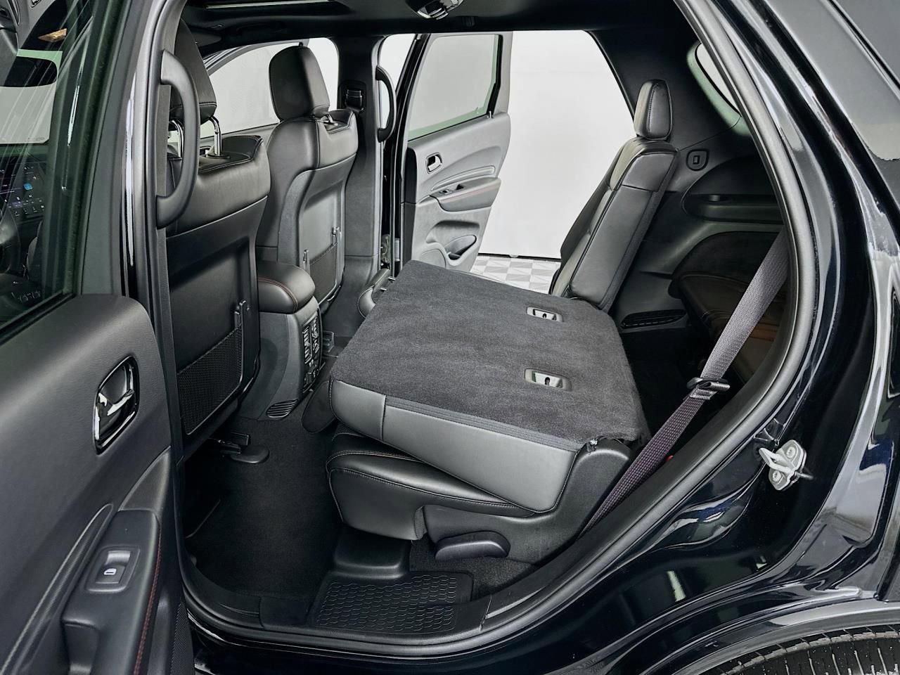 Used 2025 Dodge Durango GT image 33