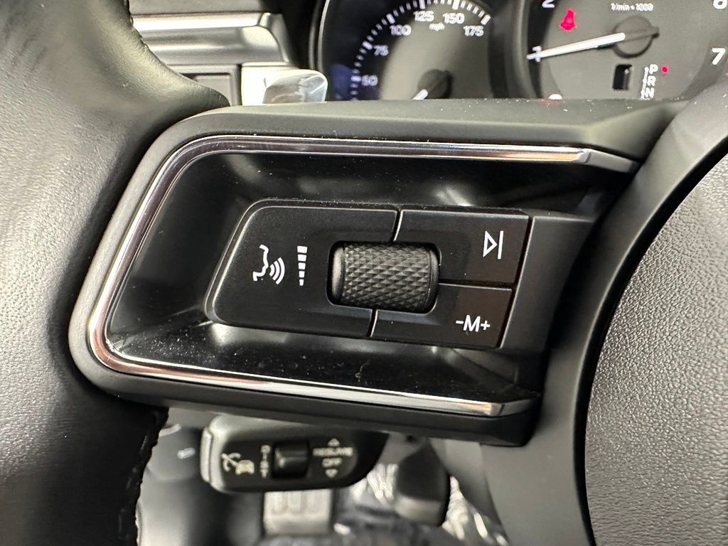 Certified 2025 Porsche Macan w/ Premium Package Plus AWD/4WD image 27
