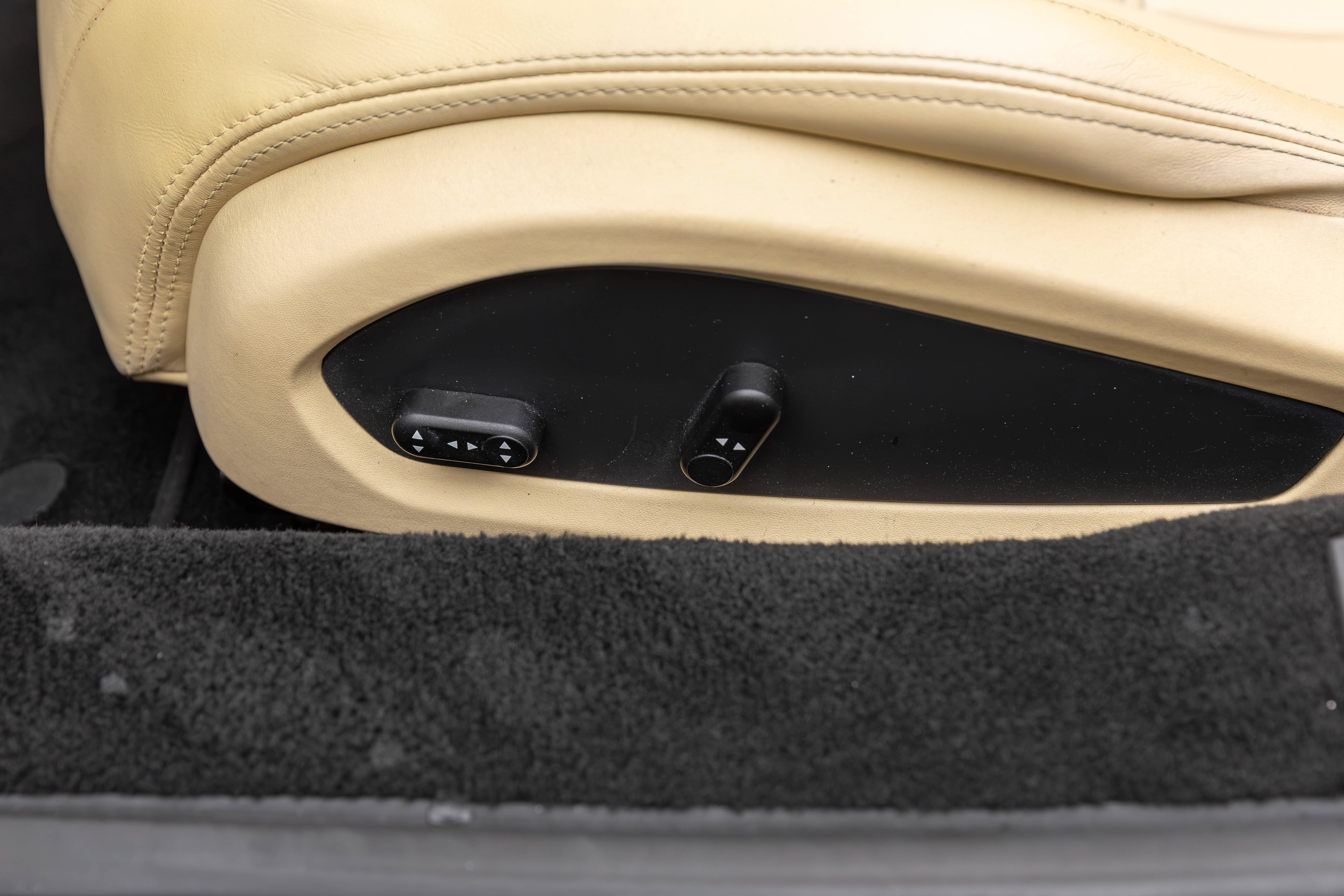 Certified 2013 Ferrari 458 Spider RWD image 17