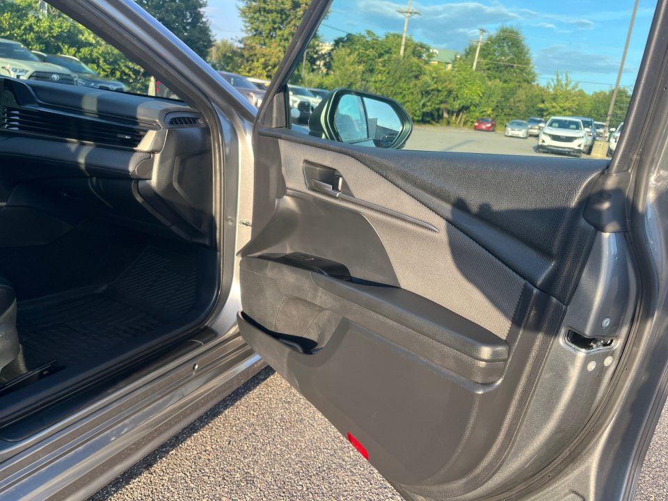 Used 2026 Toyota Camry SE FWD image 32