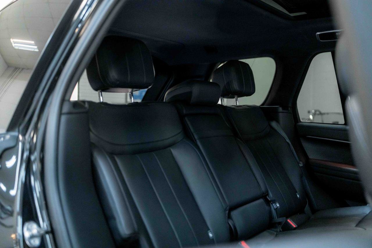 Used 2025 Land Rover Range Rover SE image 76