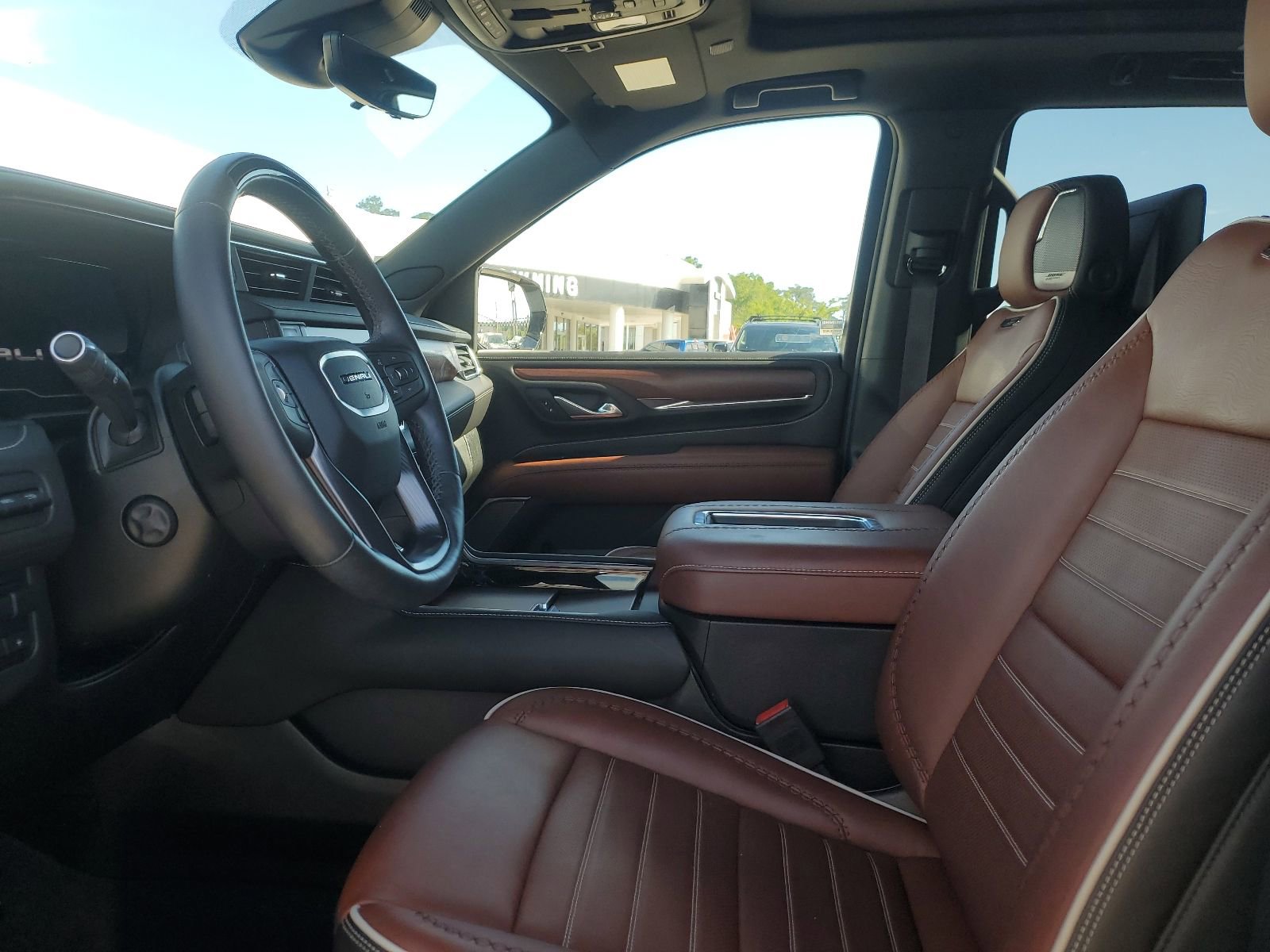 Used 2024 GMC Yukon Denali Ultimate w/ LPO, Floor Liner Package AWD/4WD image 8