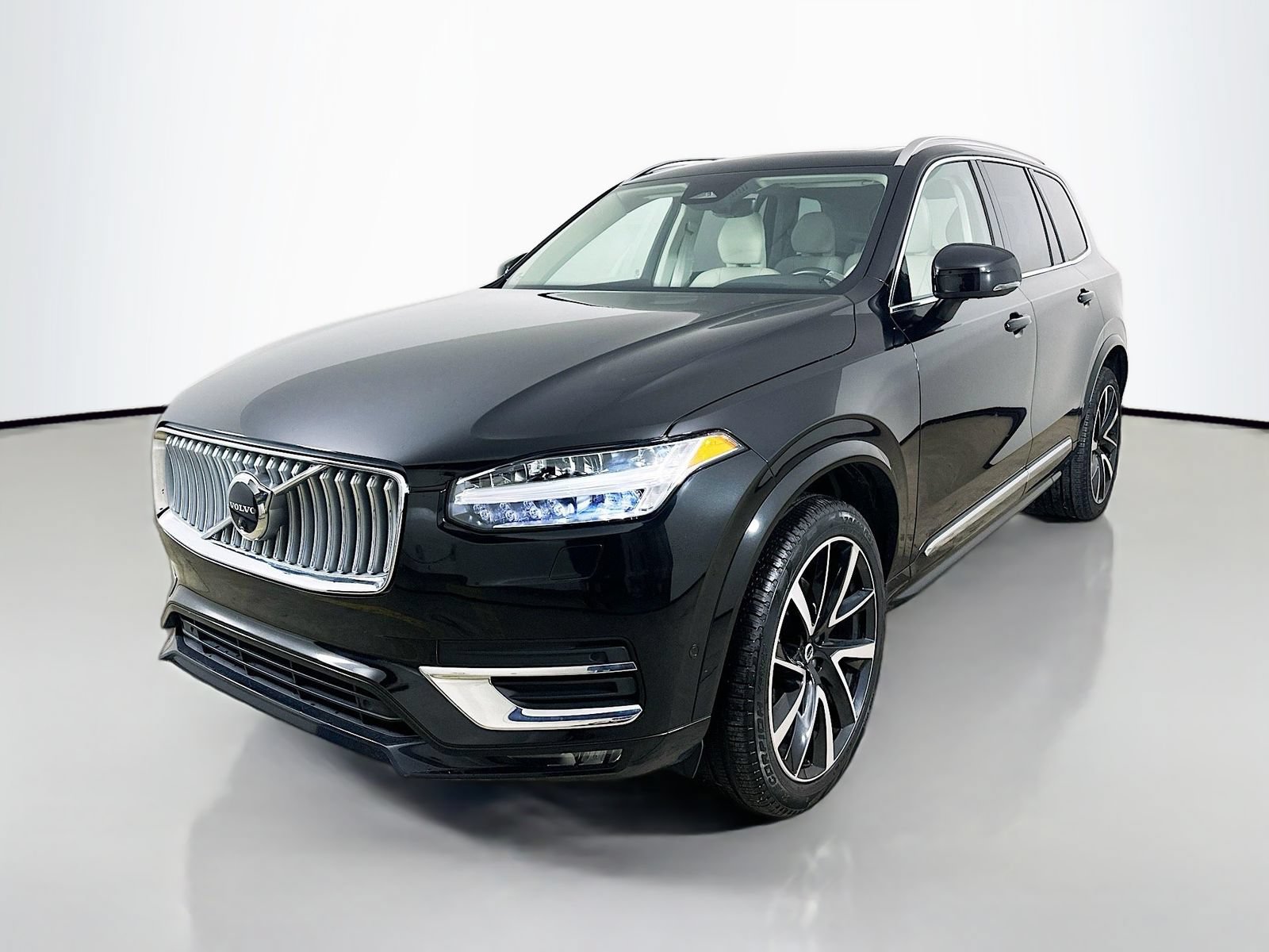 Used 2025 Volvo XC90 B5 Plus w/ Protection Package Premier