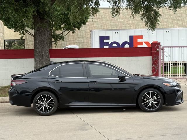 Used 2024 Toyota Camry SE FWD image 3