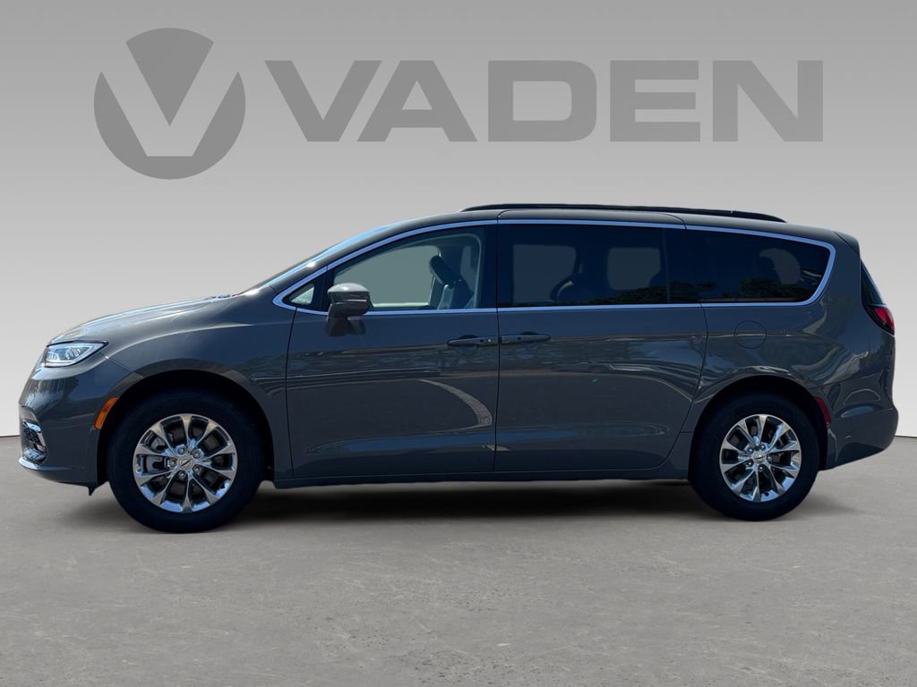 Used 2023 Chrysler Pacifica Touring-L FWD image 8