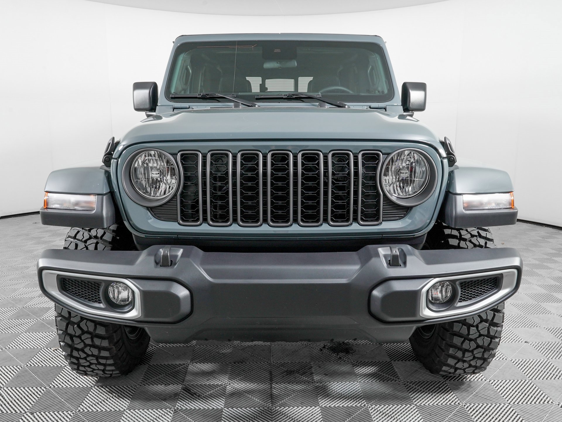 Used 2025 Jeep Gladiator Sport image 2