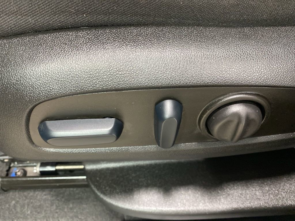 Used 2023 Chevrolet Equinox LT image 31