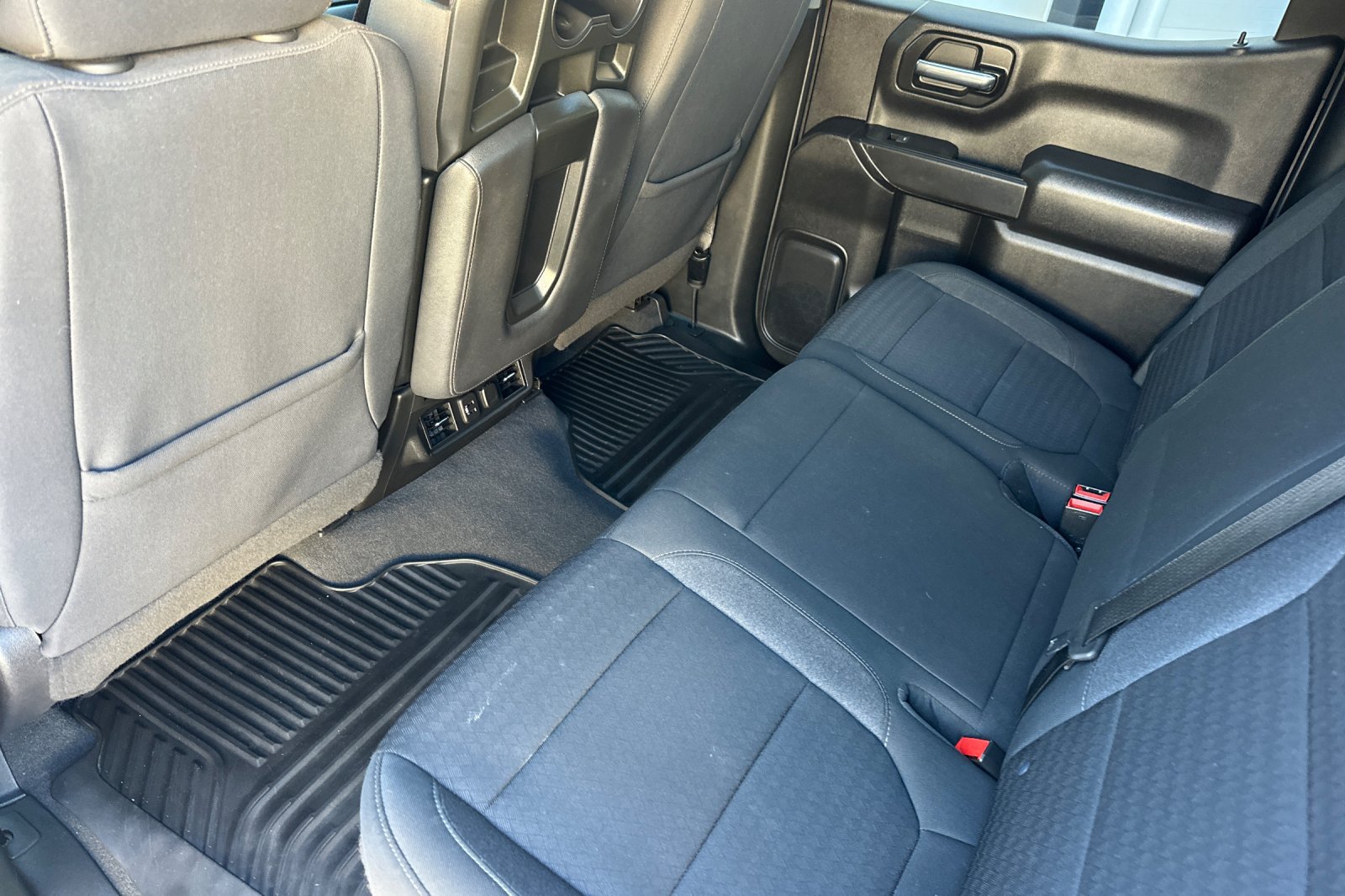 Used 2022 Chevrolet Silverado 1500 LT w/ Z71 Off-Road Package AWD/4WD image 12