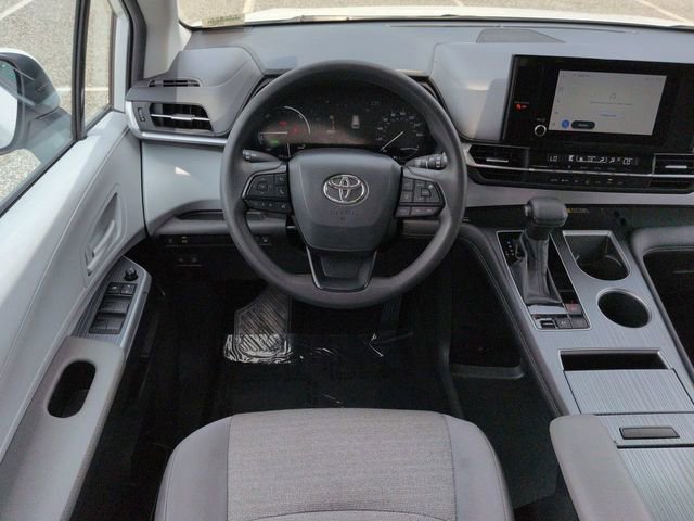 Certified 2025 Toyota Sienna LE FWD image 16