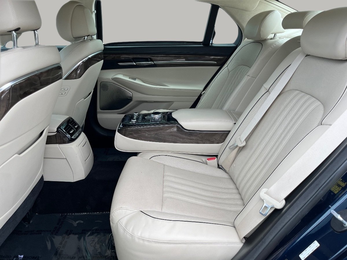 Used 2018 Genesis G90 3.3T Premium AWD/4WD image 33