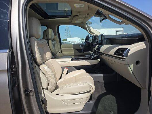 Used 2020 Lincoln Navigator L Reserve w/ Luxury Package AWD/4WD image 12