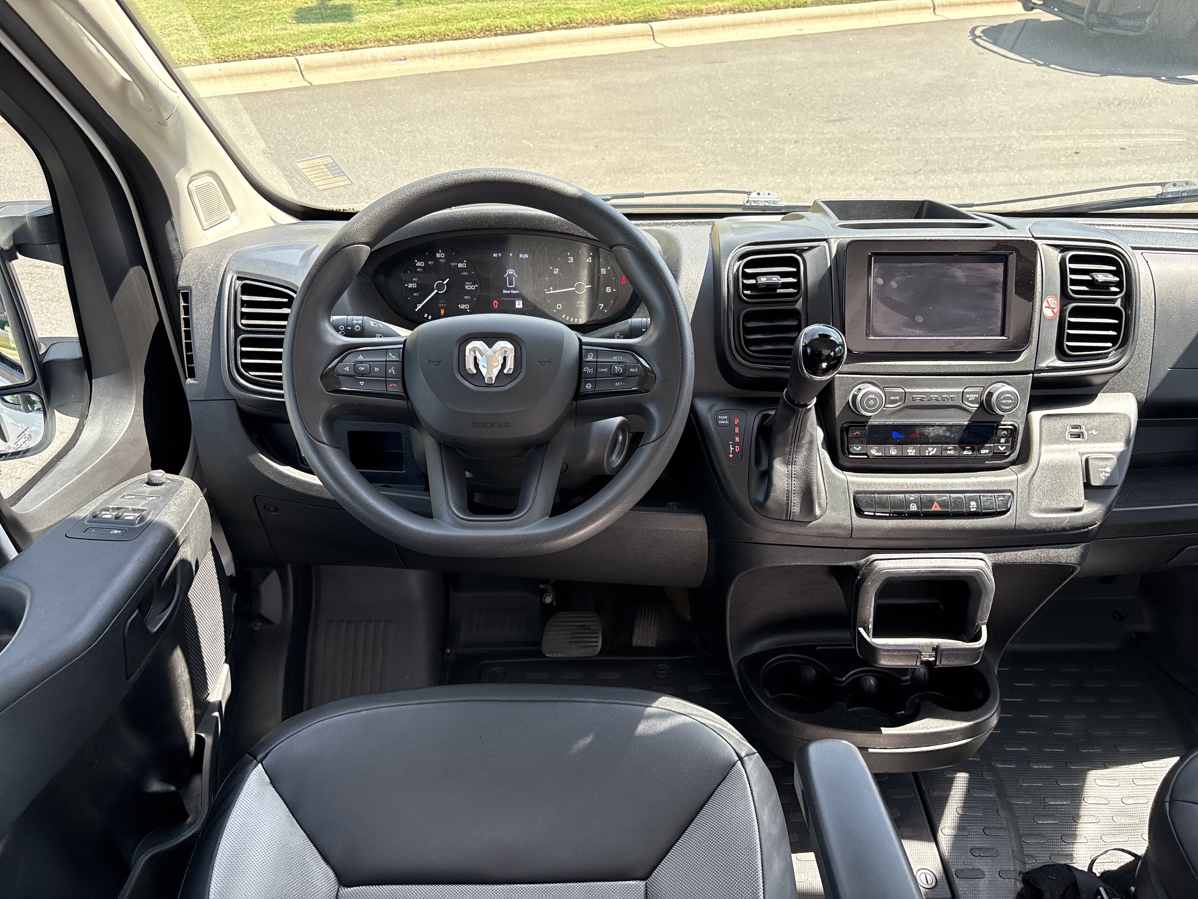 Used 2025 RAM ProMaster 2500 w/ Convenience Group FWD image 18