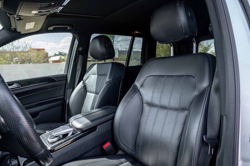 Used 2017 Mercedes-Benz GLS 450 4MATIC image 10