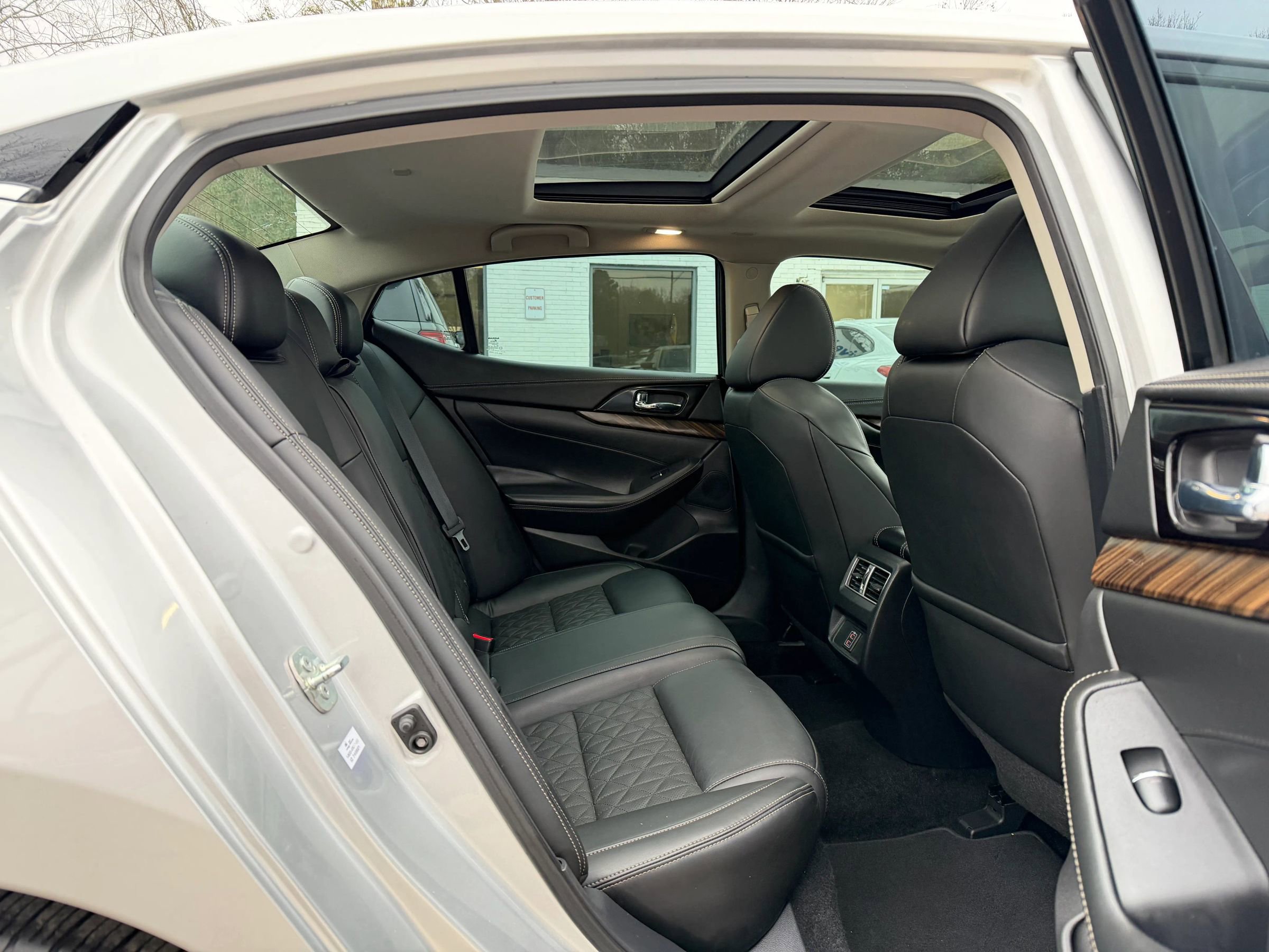 Used 2018 Nissan Maxima Platinum image 11