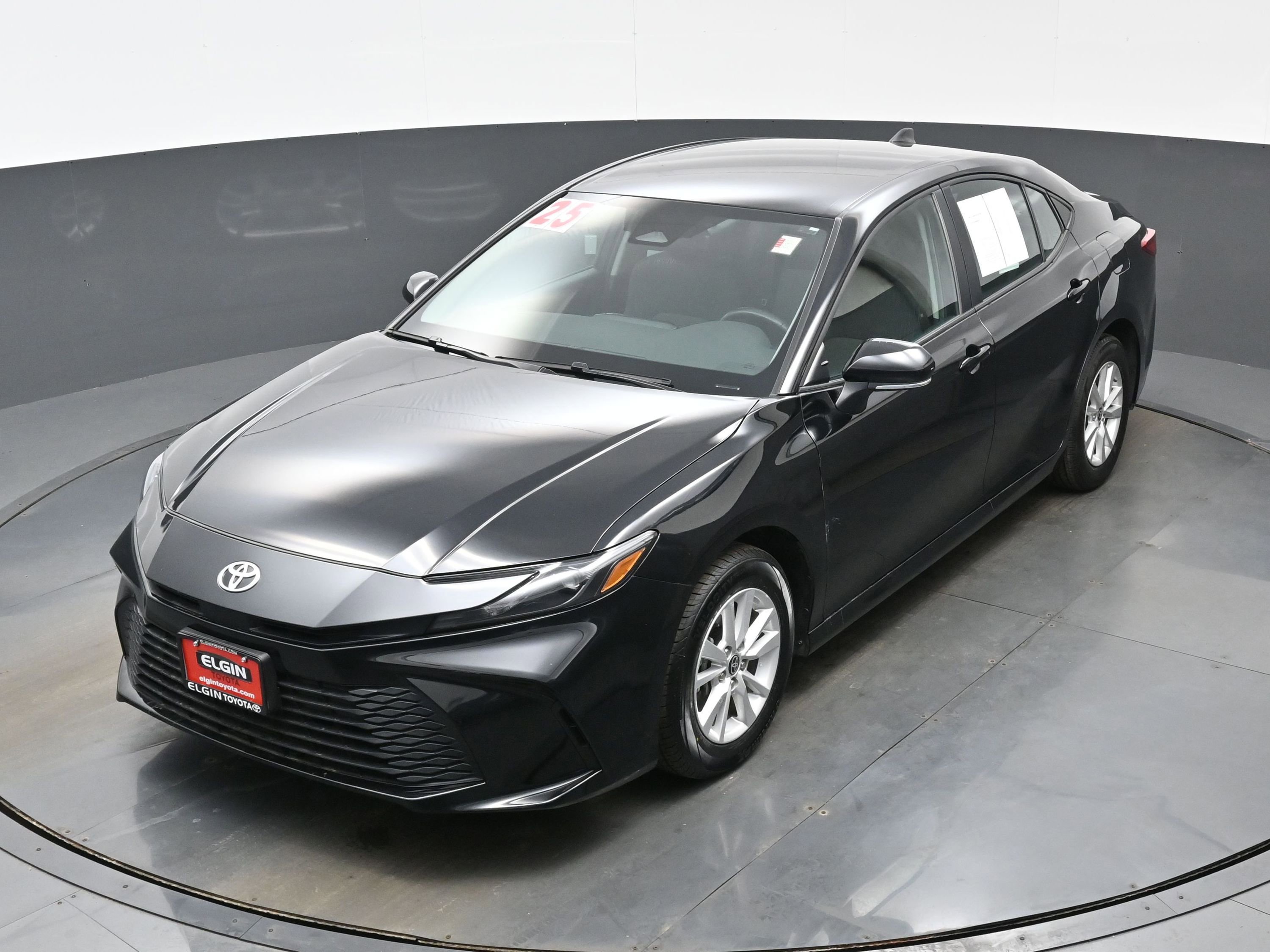 Used 2025 Toyota Camry LE w/ Convenience Package image 36