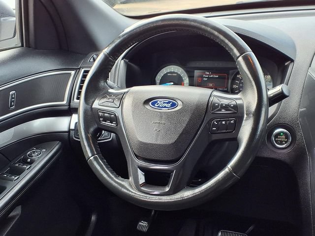 Used 2017 Ford Explorer XLT AWD/4WD image 7