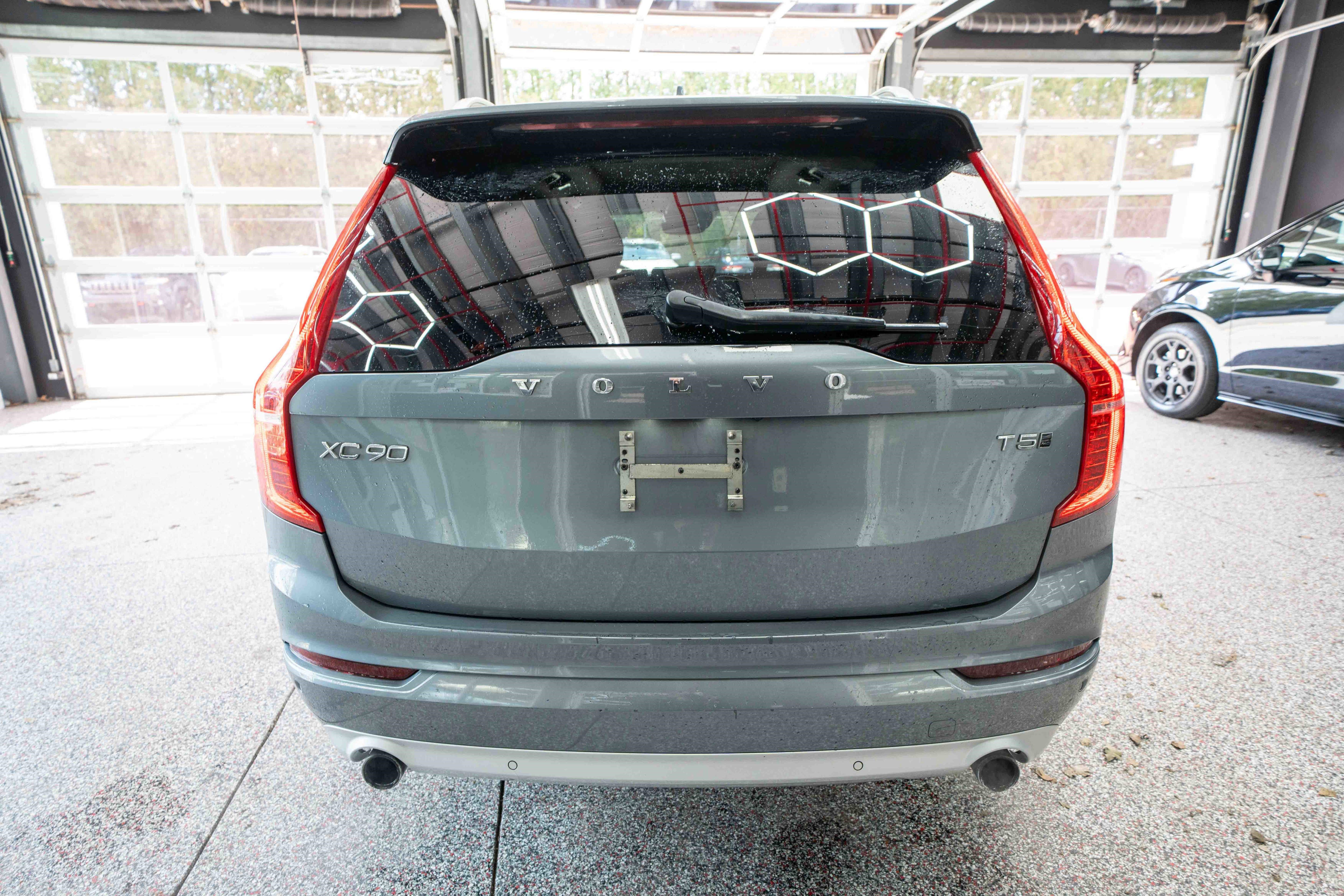 Used 2018 Volvo XC90 T5 Momentum w/ Convenience Package image 3