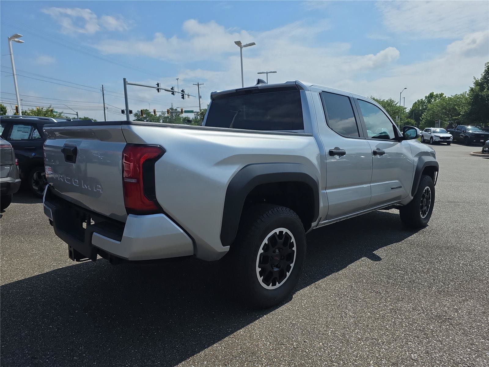 Used 2024 Toyota Tacoma TRD Off-Road AWD/4WD image 9