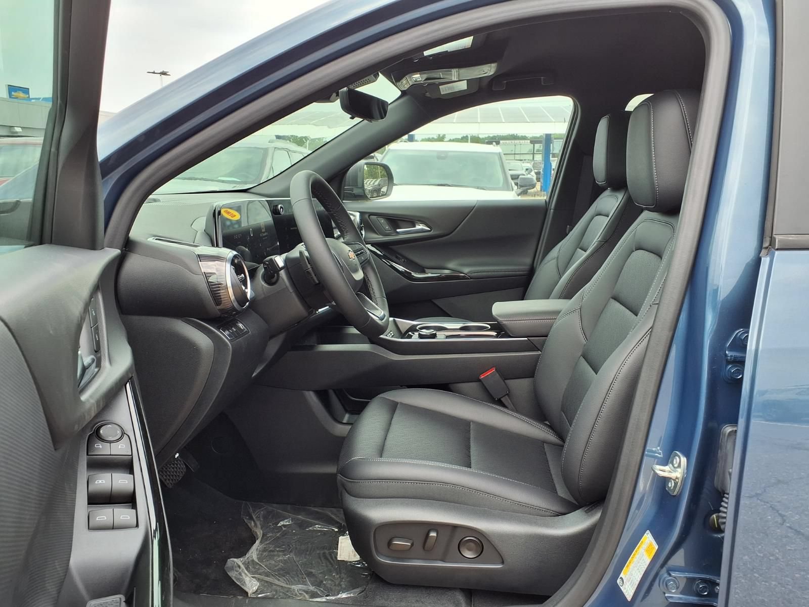 New 2026 Chevrolet Equinox LT w/ Convenience Package II FWD image 13
